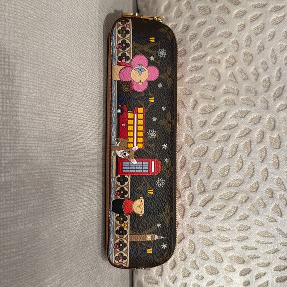Louis Vuitton 2021 Christmas Animation Pencil Pouch London - Picture 7 of 16